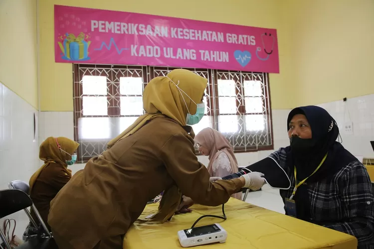 Kesadaran Pemeriksaan Kesehatan Dini di Kalangan Pekerja Kantoran Surabaya